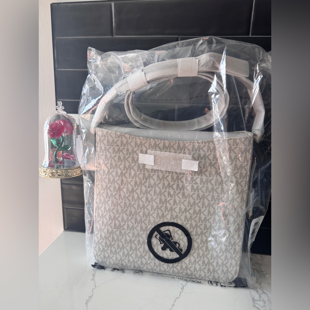 Brand New Jet Set Travel Large Logo Messenger Bag